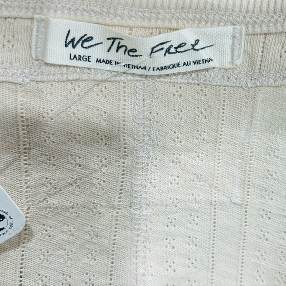 NWT Free People SZ L v-neck long sleeve top w/curved hemline, beige/bust 36”-44” - Picture 3 of 3